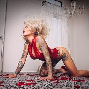 Crimson Queen - Genie Dean & Ashley Duggan Boudoir Photography