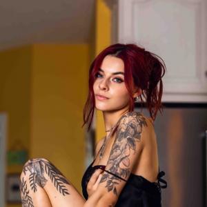 Devin Laurenza Theinvertedlens 13 Boudoir Poses in the Kitchen