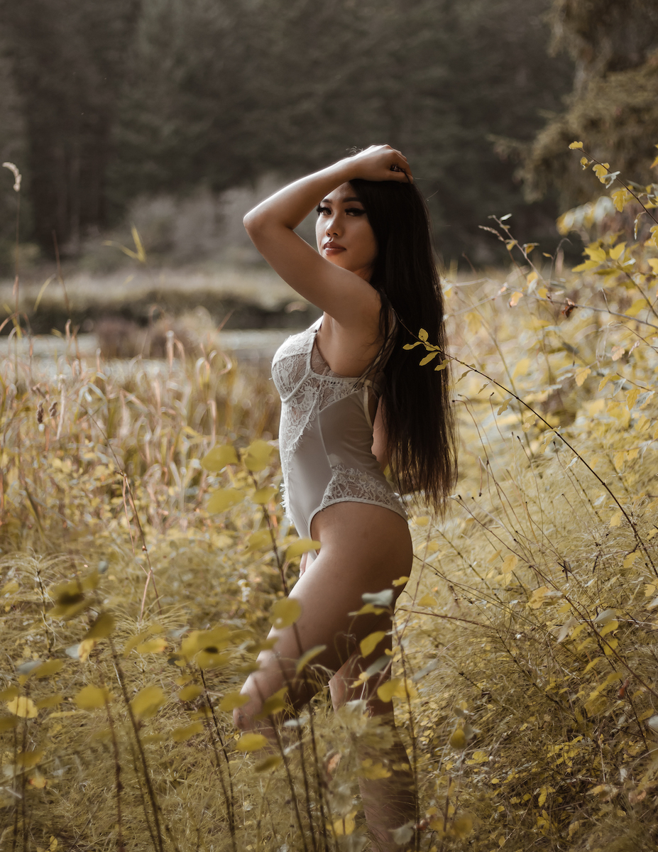 Fall Boudoir Shoot - Vannie Tran & Mariah Coulombe Photography Image 12