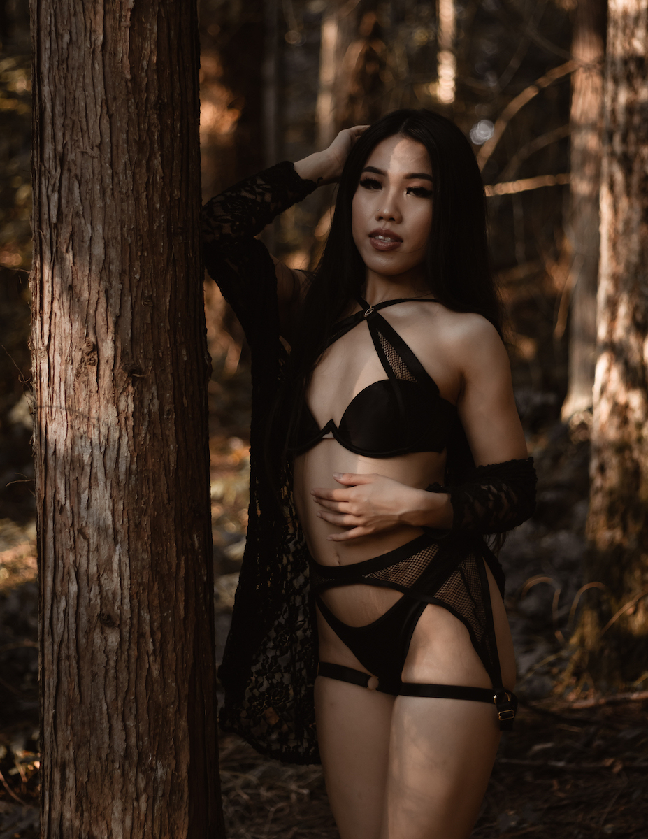Fall Boudoir Shoot - Vannie Tran & Mariah Coulombe Photography Image 13