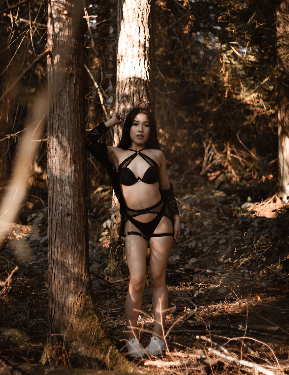 Fall Boudoir Shoot - Vannie Tran & Mariah Coulombe Photography Image 4