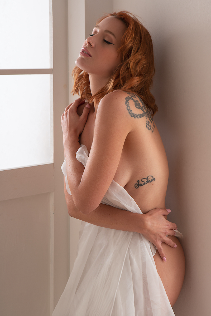 Glamorous White - Sadie Grey & Antonio Carbone Image 2