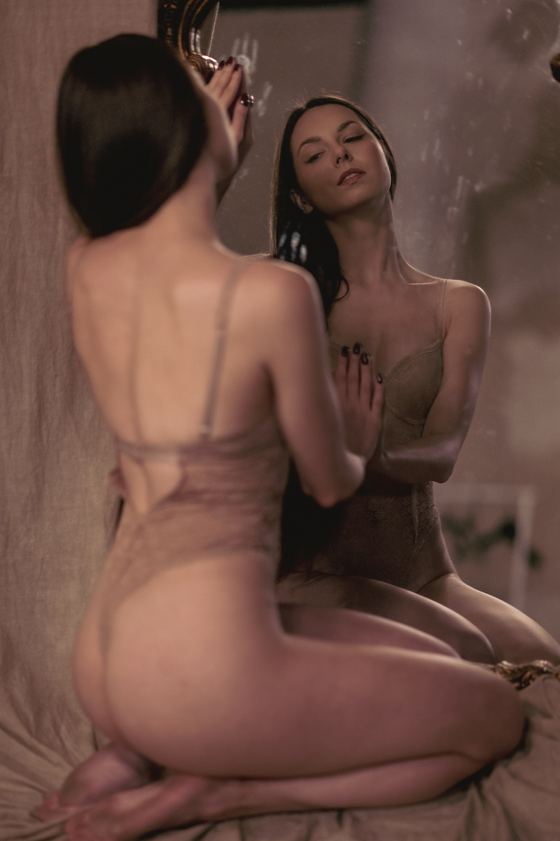 Mirror Mirror Mirror - Daria Wojcik & Q Image 9