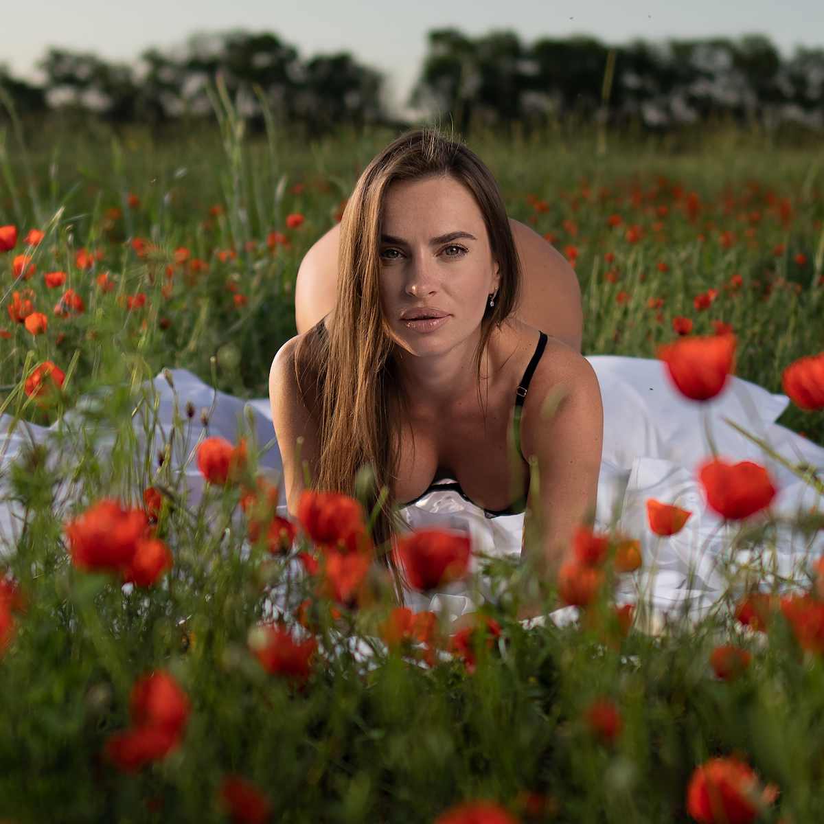 Photo Shoot in Poppies - Veronika Loshkareva & Nurlan Ashimov Image 2