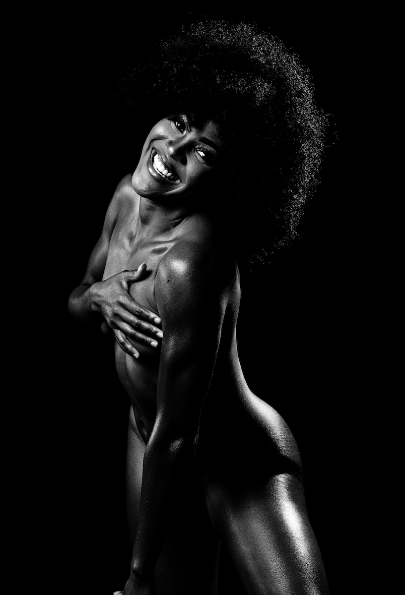 Posing in the Dark - Selena Waldlo & Kadeeme Kamise Image 3