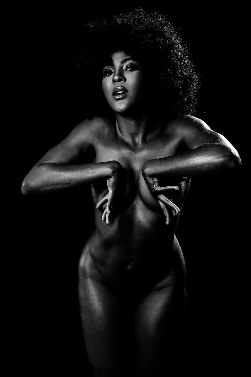 Posing in the Dark - Selena Waldlo & Kadeeme Kamise Image 4