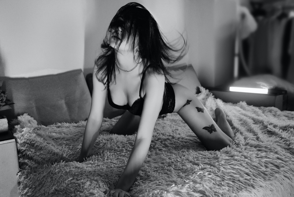 Sexy Lubanka & Irishka & Euhenio boudoir photographer Image 7