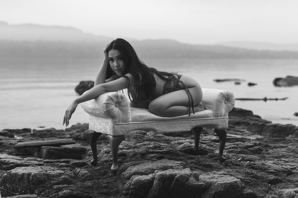 Sultry Beach Boudoir - Vannie Tran & Mariah Coulombe Photography Image 4