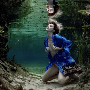Underwater Wonders - Cute epoxide & Jens Lorenzen Boudoir Photography
