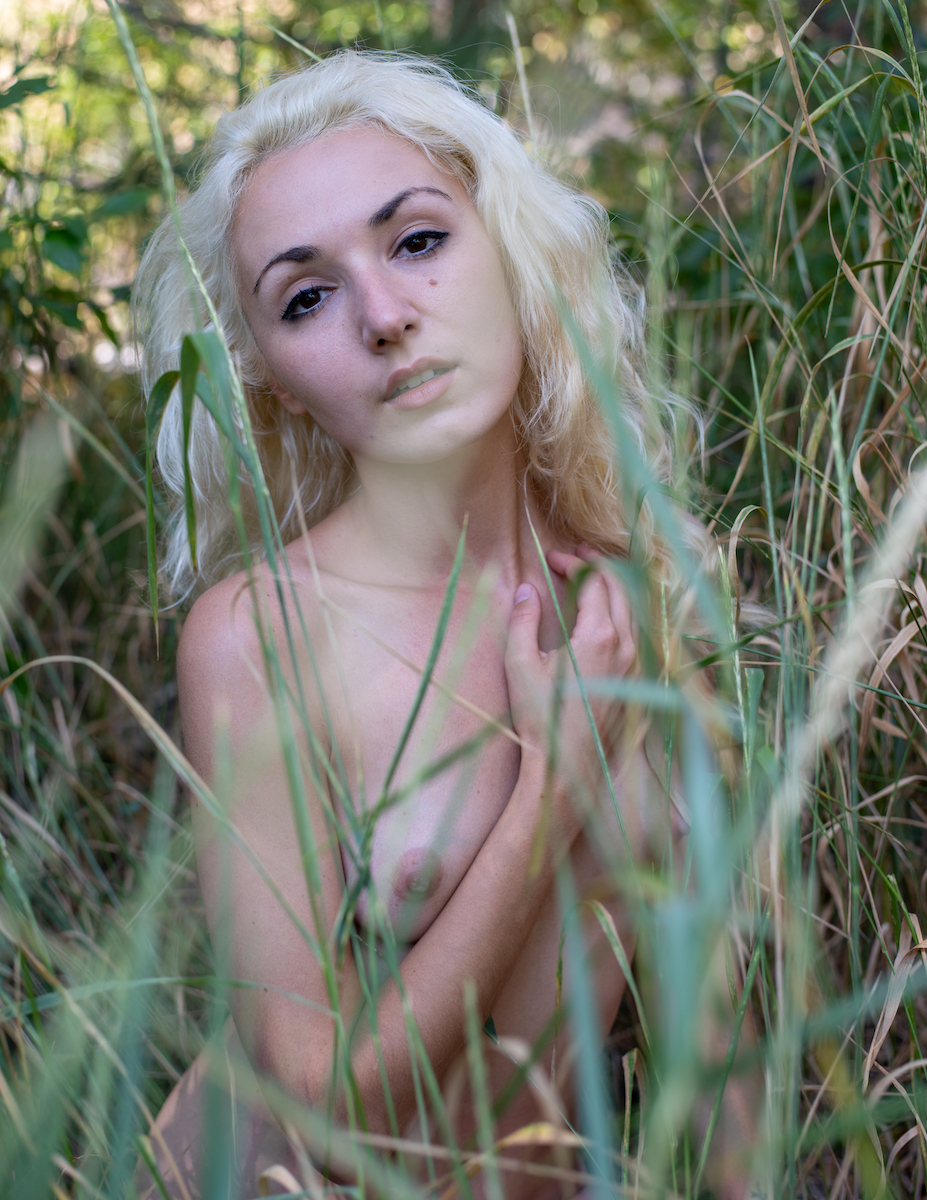 Zoe in a Field of Tall Grass - Andrew Koran Image 2