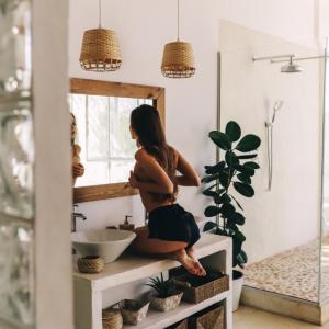  Julia Sense And Sensibility 25 Eu1lm0y Boudoir Poses in the Bathroom