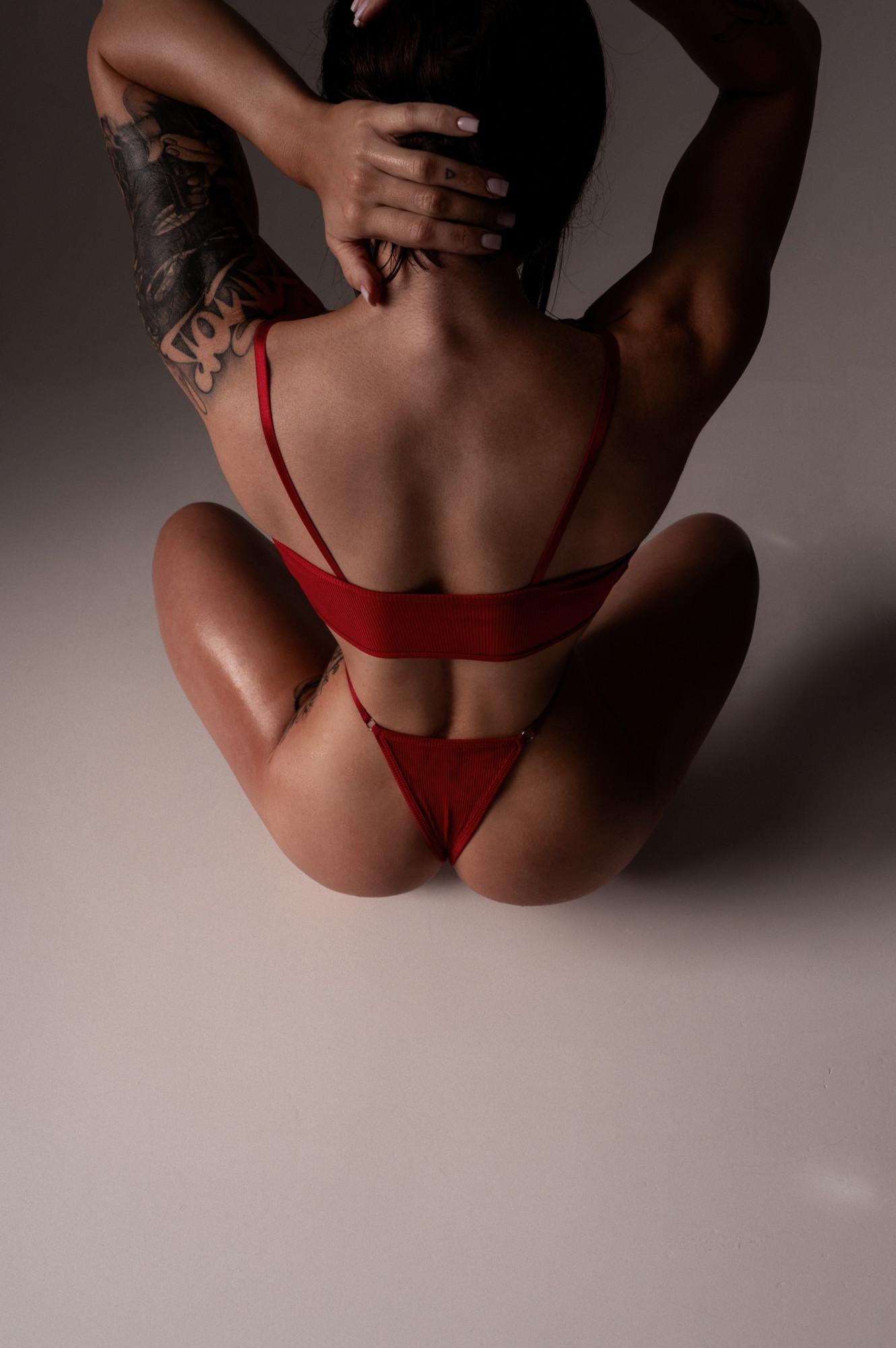 Anatomy Of Elegance - Emilia Ravinskaya Image 11