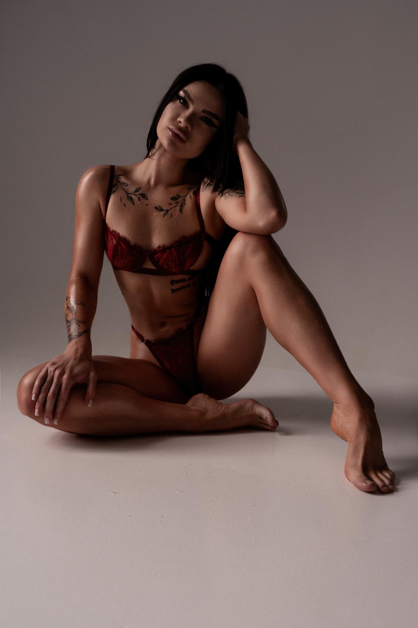 Anatomy Of Elegance - Emilia Ravinskaya Image 3