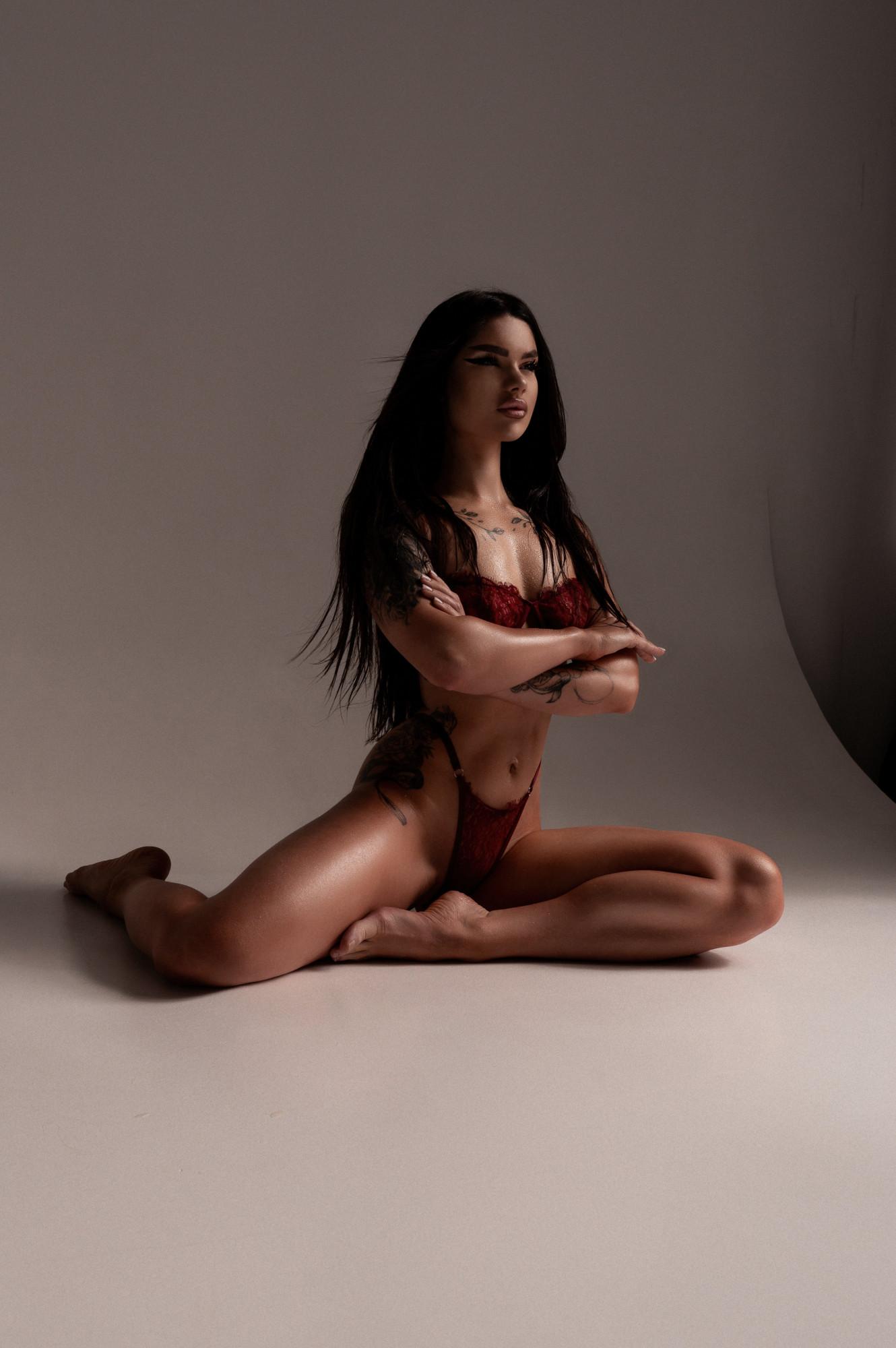 Anatomy Of Elegance - Emilia Ravinskaya Image 6