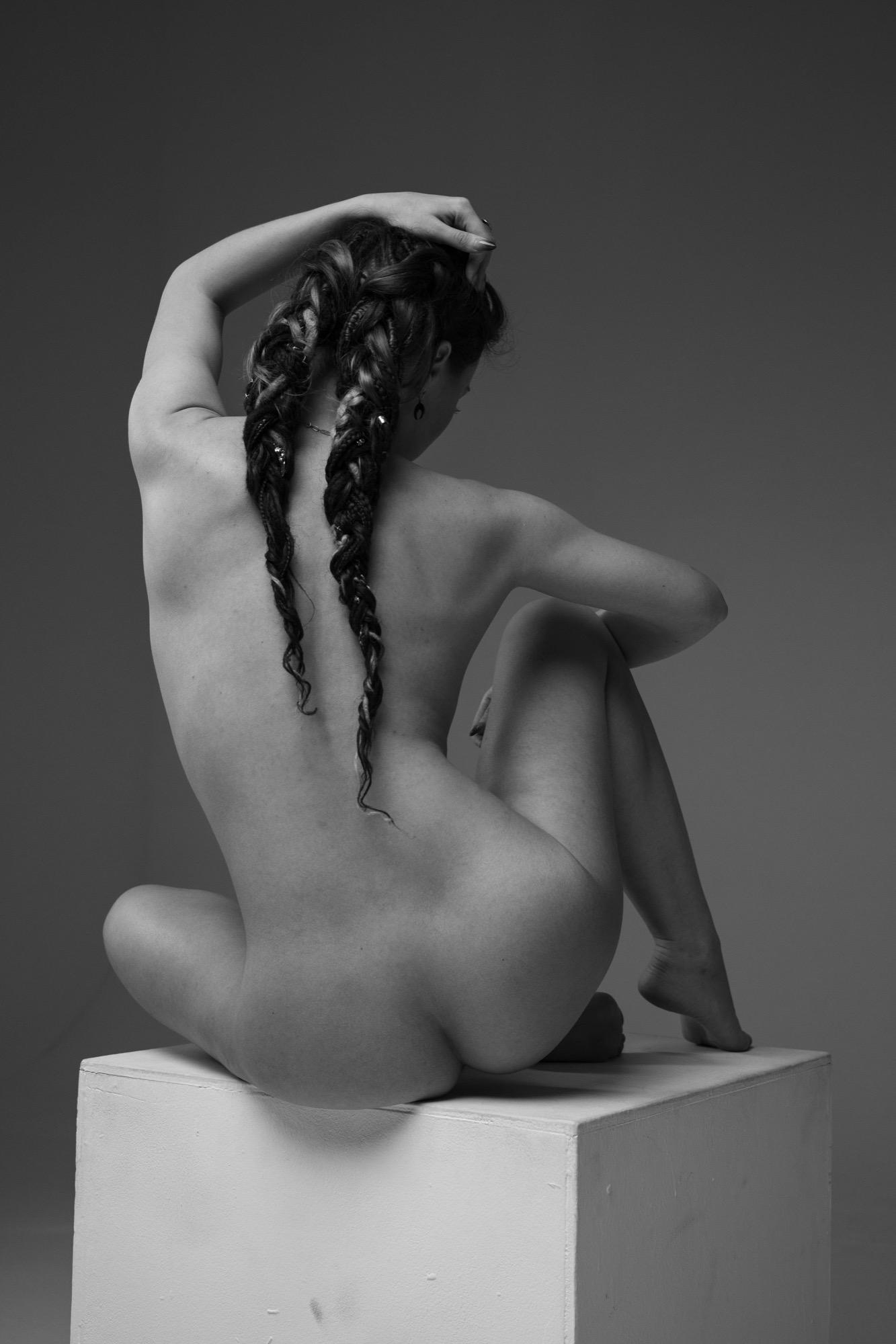 Anna - Igor Simonov Image 1