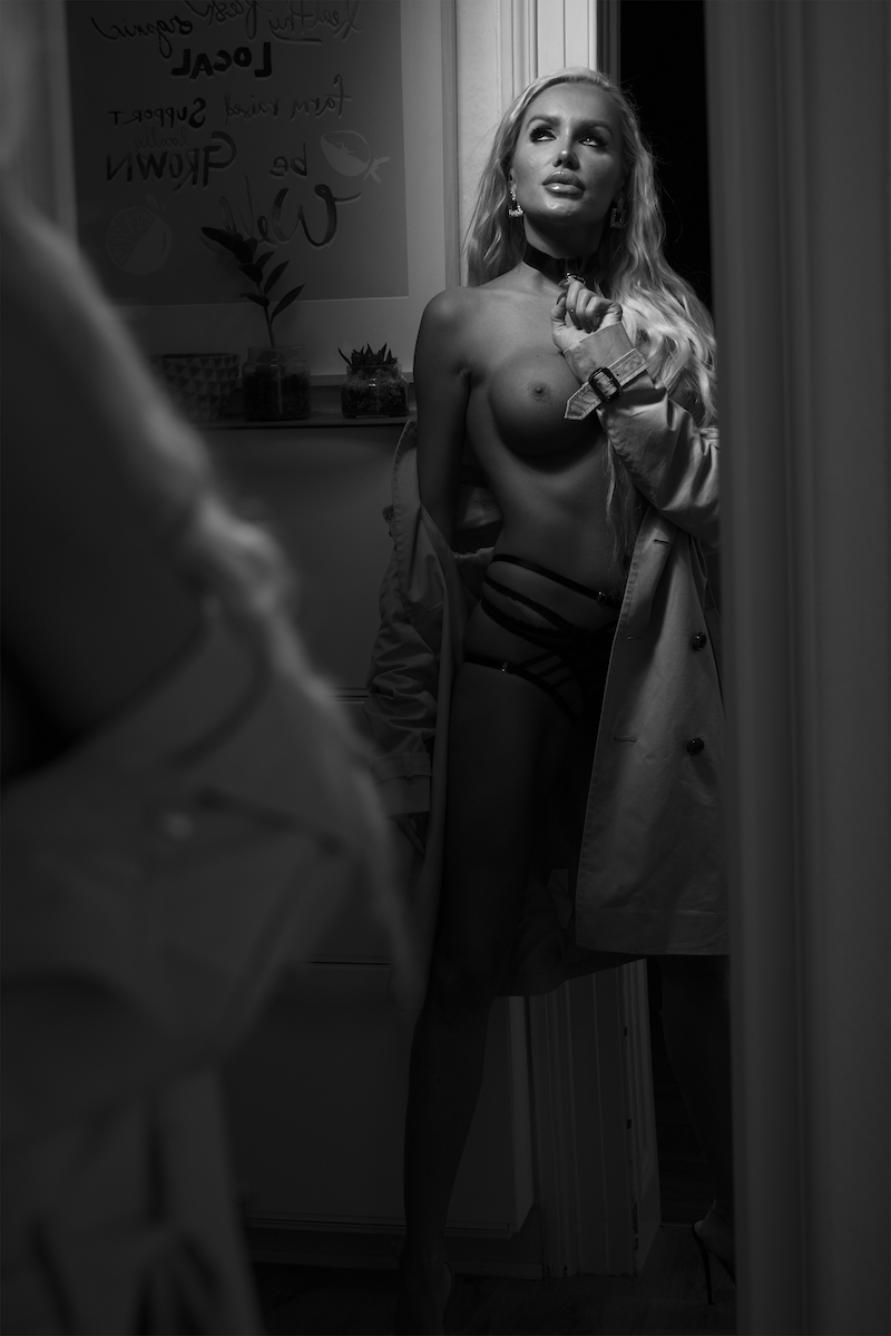 Between Fashion and Boudoir - Violet Irina & Olivier Springer Image 13