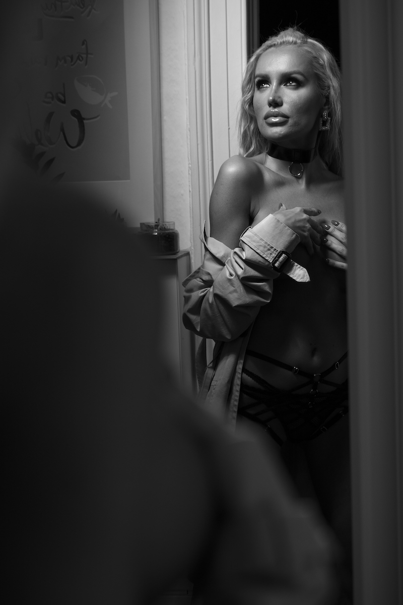 Between Fashion and Boudoir - Violet Irina & Olivier Springer Image 17