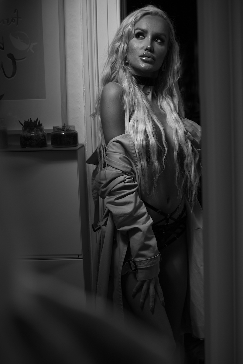 Between Fashion and Boudoir - Violet Irina & Olivier Springer Image 19