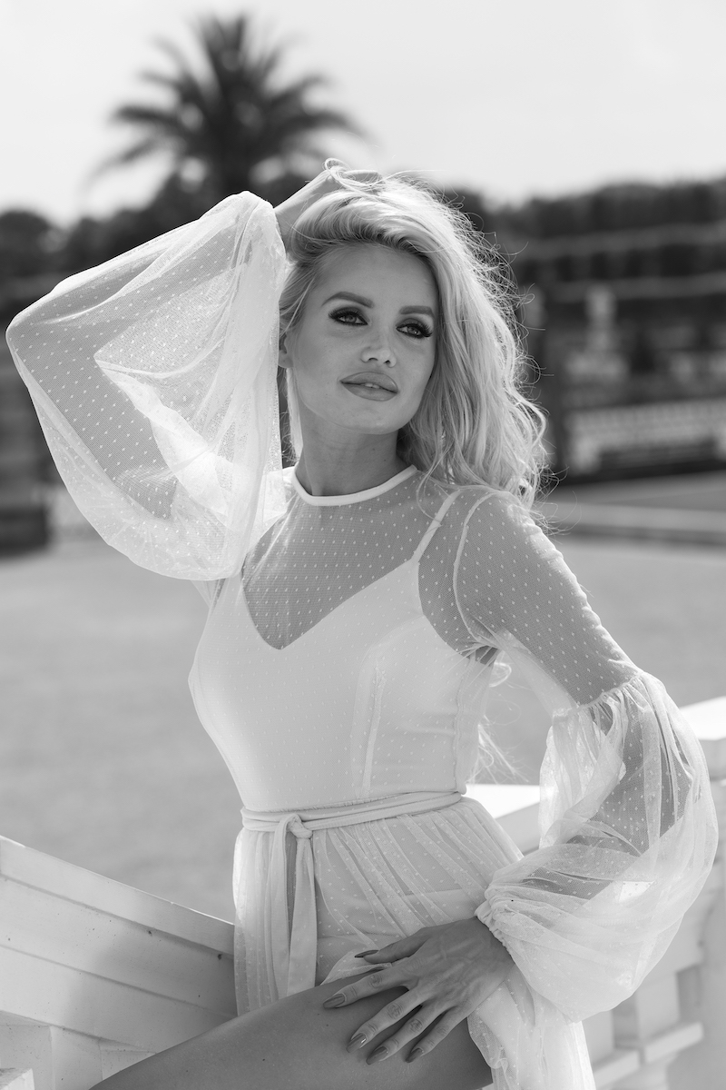 Between Fashion and Boudoir - Violet Irina & Olivier Springer Image 4