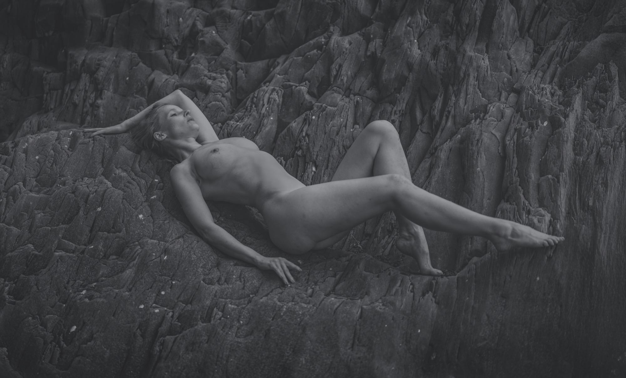 Black Sand Beach Of Beauty - Claudio Pari & Mini Nini Image 10