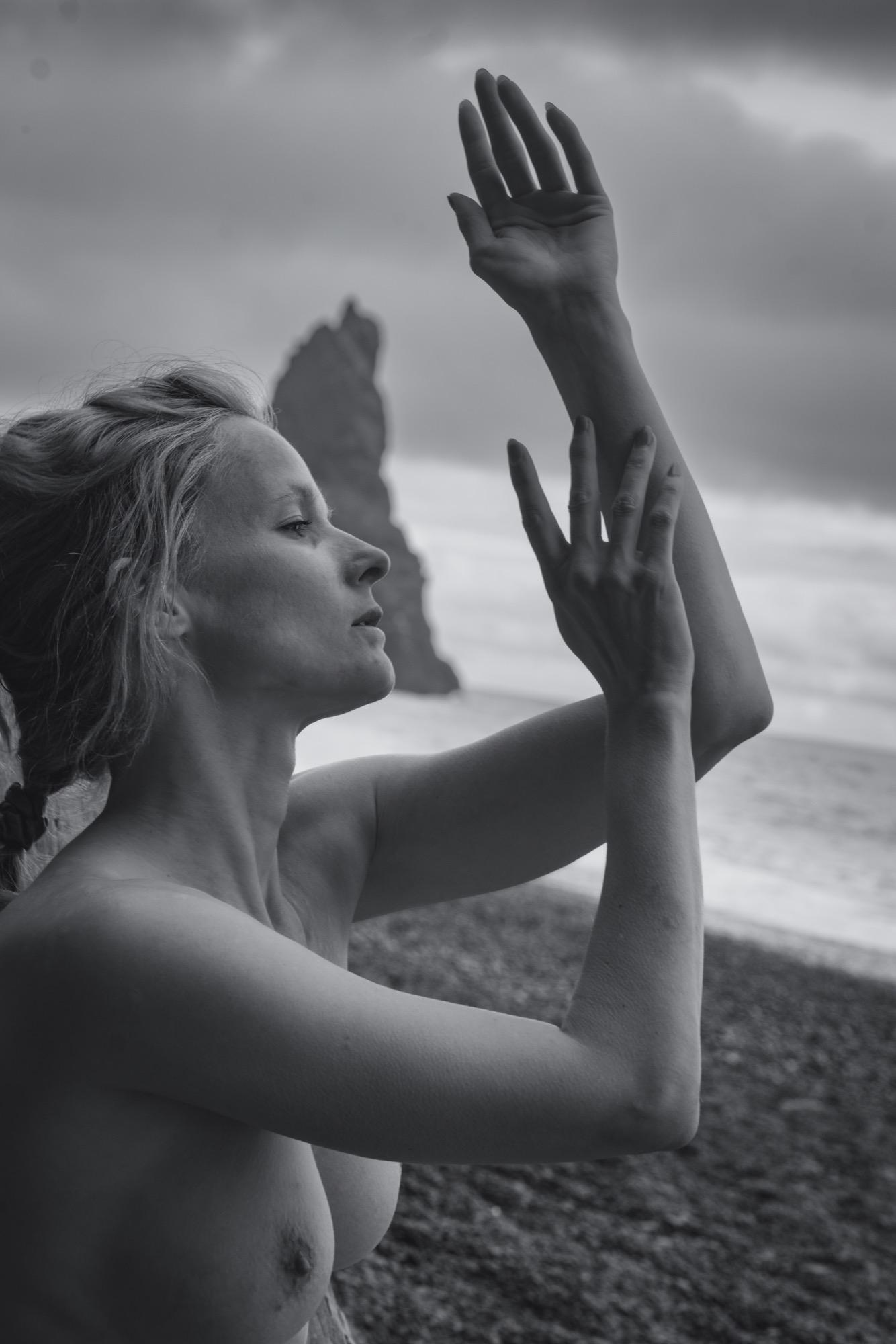Black Sand Beach Of Beauty - Claudio Pari & Mini Nini Image 9