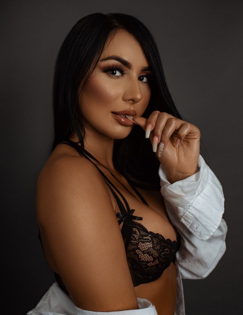 Body Goals - Alena & Justin E. Dean Image 7