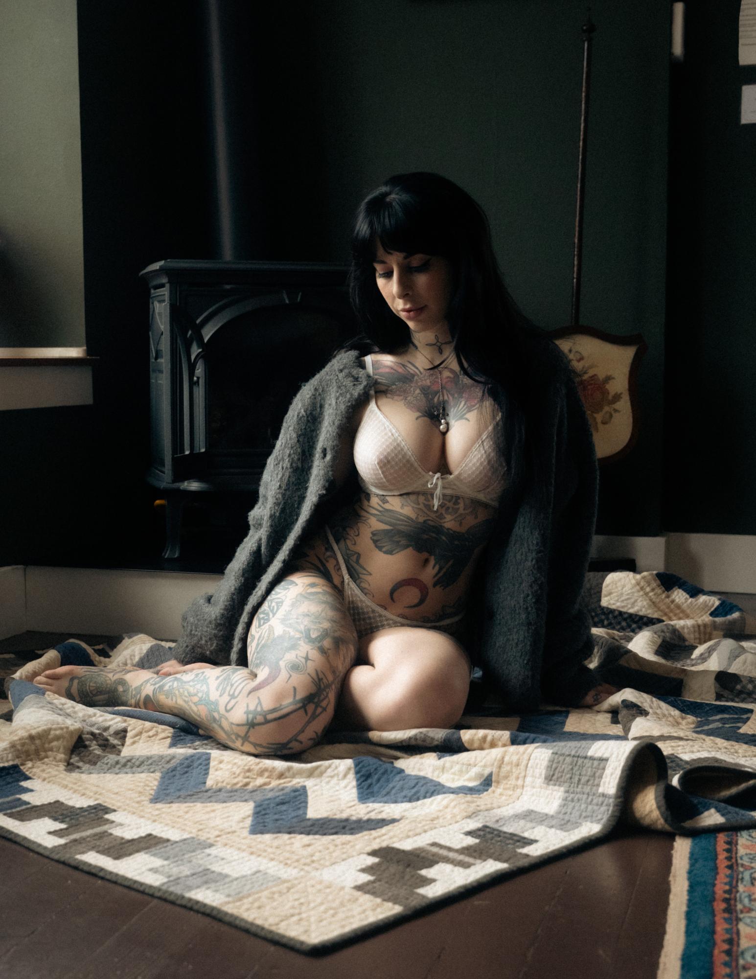 Broken Window - Eric Lampé & Nia Doe Image 2