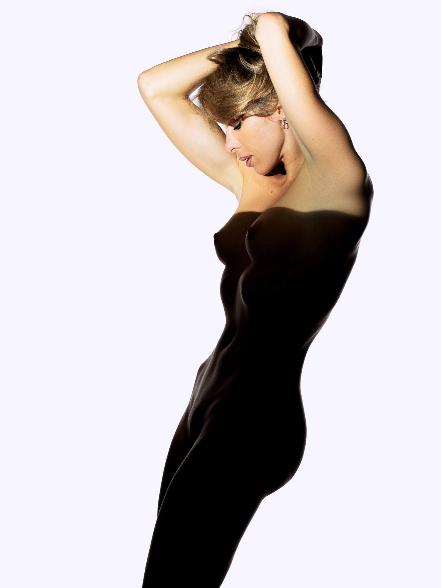 Cristina Dressed In Lights&shadows - Vincenzo Mattei & Cristina_kiwifree Image 2