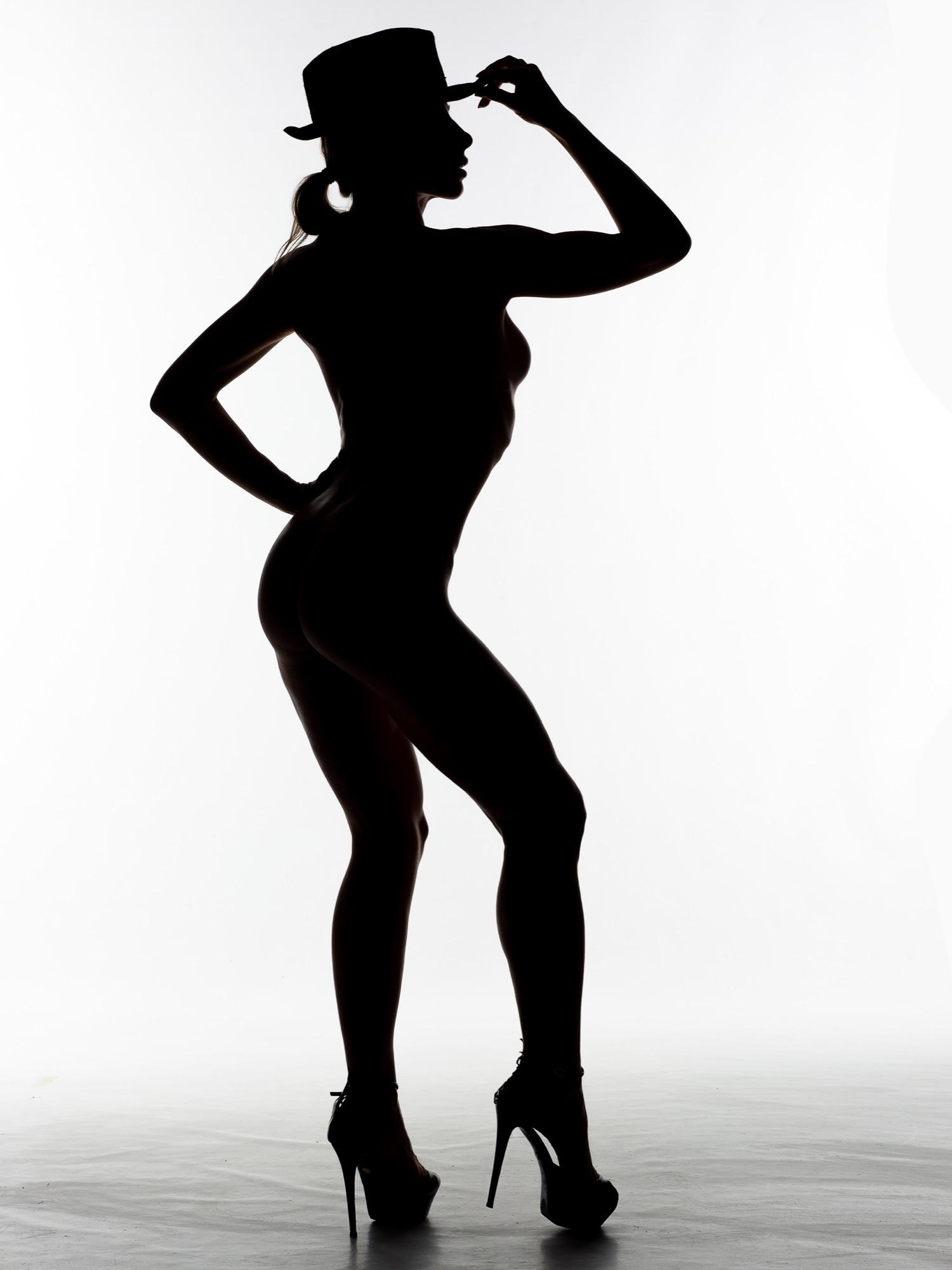 Cristina Dressed In Lights&shadows - Vincenzo Mattei & Cristina_kiwifree Image 3