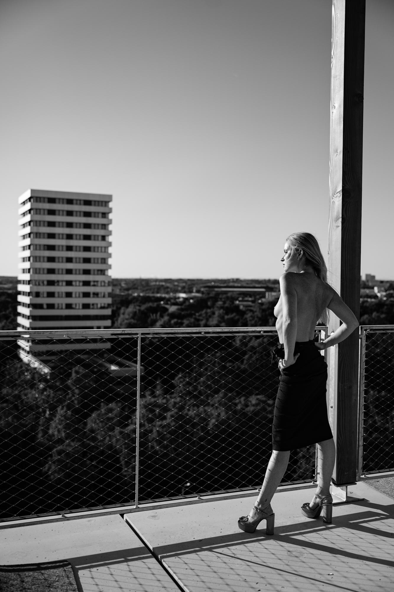 Curves And Architecture - Monsieur S Photographe & Anya K Image 10