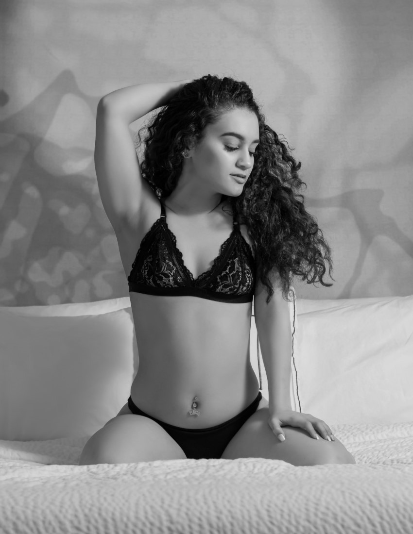Curvy, Sassy, And Bubbly - Ariel Faith & Twisted Kilt Photography Image 11