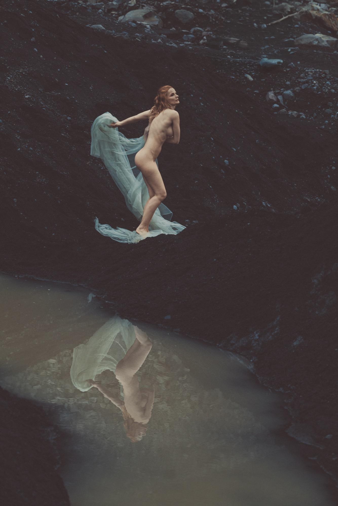 Dancing On Icelandic Nature Claudio Pari & Mini Nini Image 4