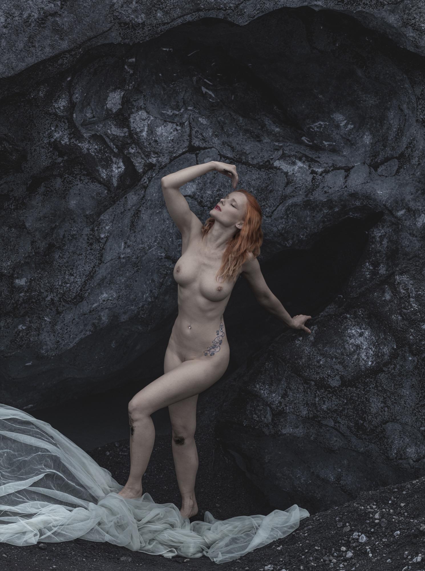 Dancing On Icelandic Nature Claudio Pari & Mini Nini Image 7