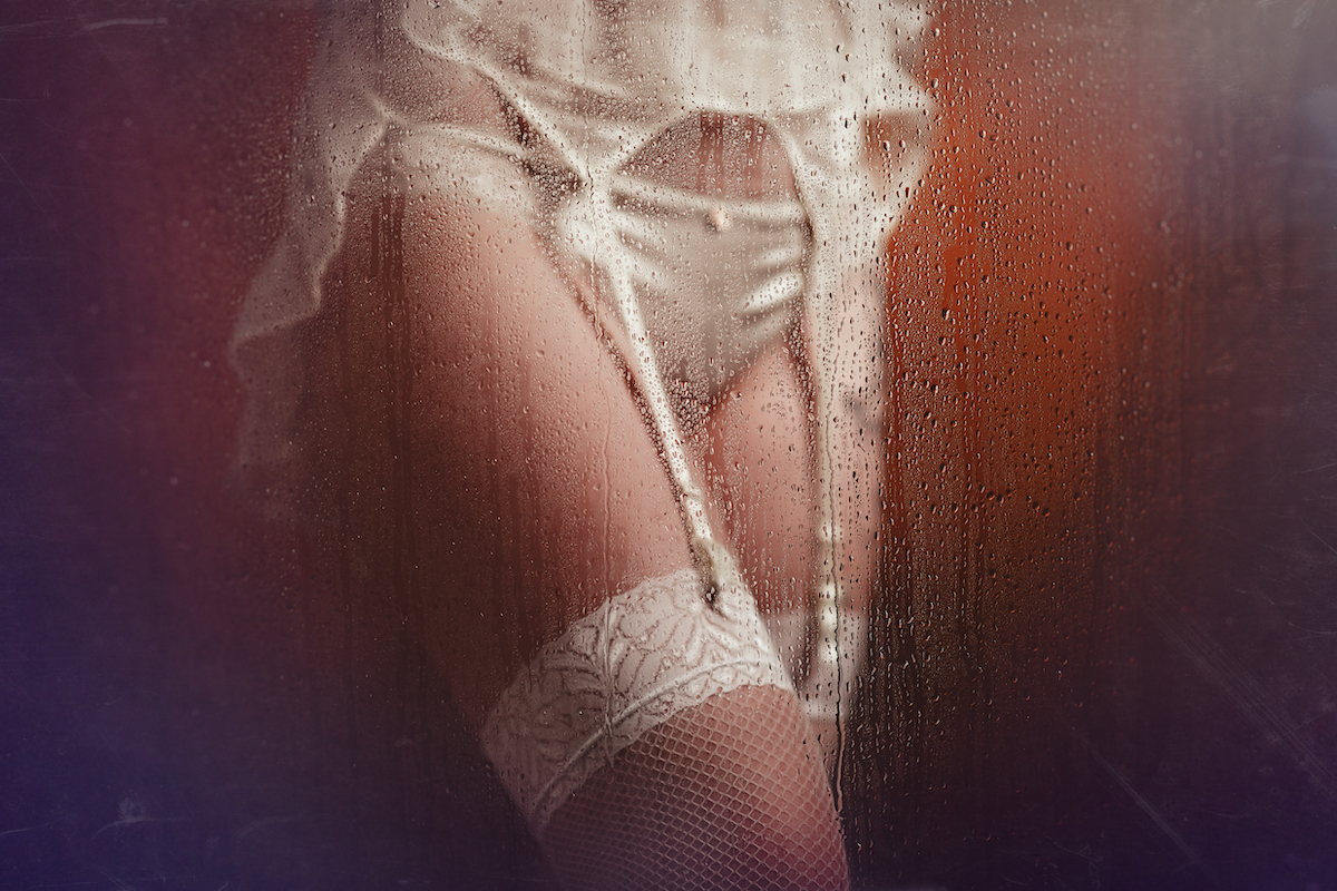 Delicate in White - Tara & Nicholas Goldsworthy Image 11