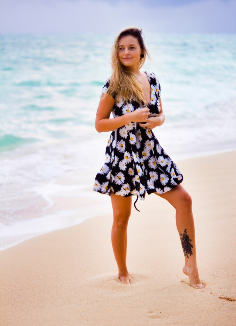 Dex Ellery & Violetta - Island Blue Image 17