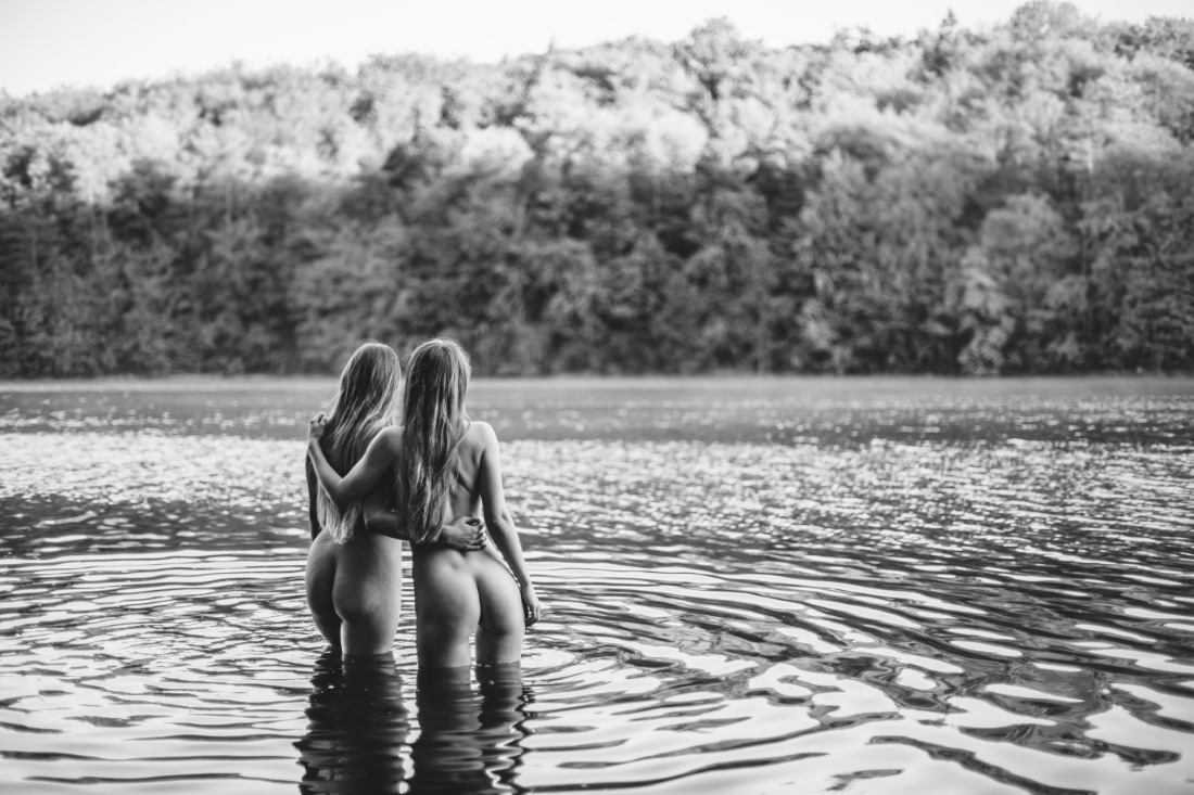 Dominika & Marysia - Krzysztof Niewiadomski Image 9