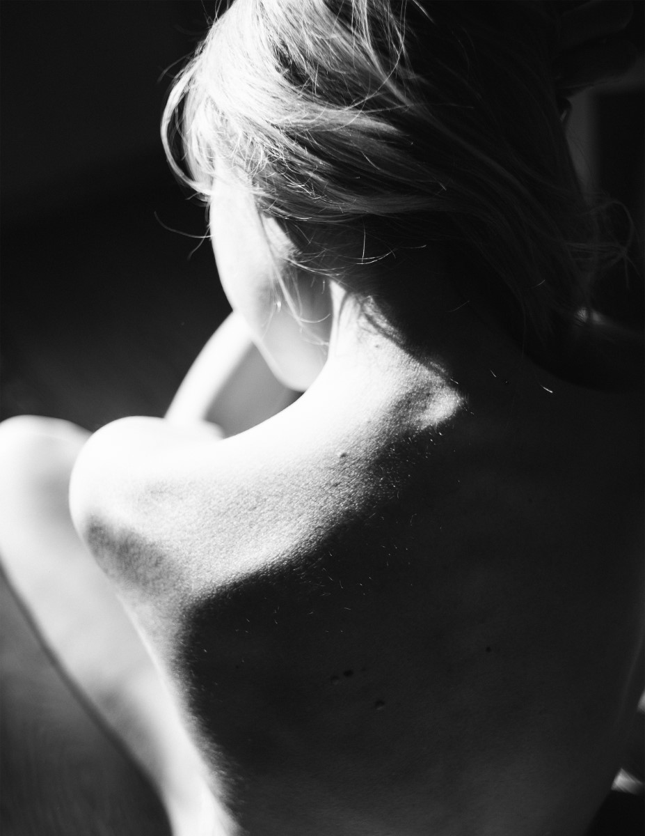 Elizabeth catches the sun with a cat  - Elizaveta Shestakova & Vladimir Podrezov Image 14