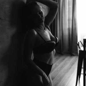 Evening languor - Nastya & Euhenio boudoir photographer