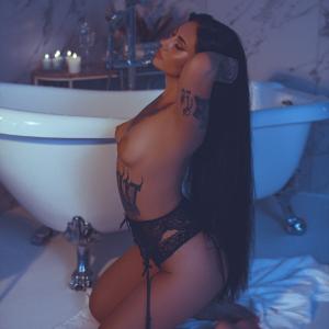 Every Woman Deserves To Feel Like A Masterpiece - Katerina Shmidt & Hanna Alieksieienko