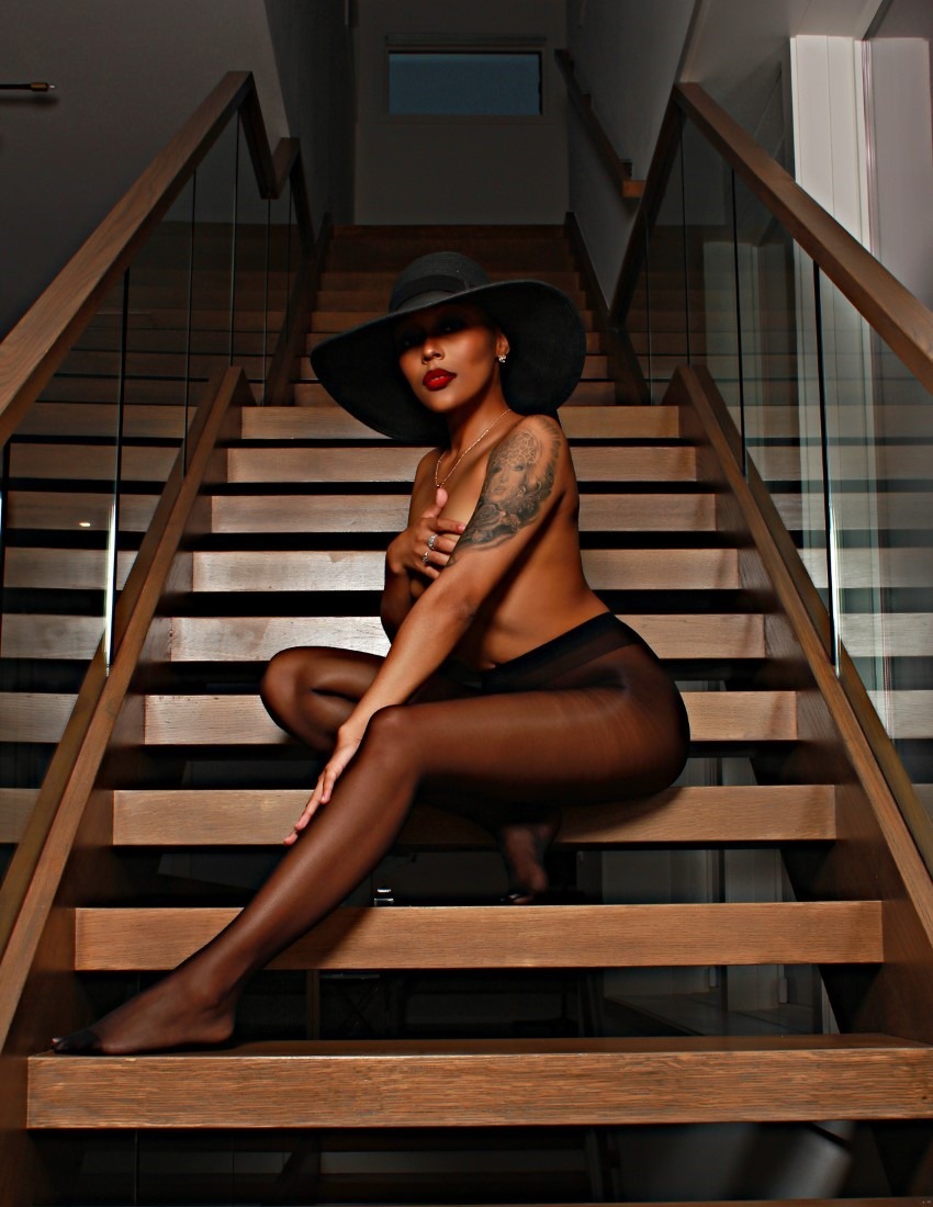 Femme En Noir - Chelynn Scott &  Dontez  Akins Image 4