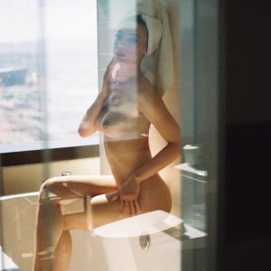 Film Is Not Dead Kendra Jackson Jennifer James 5 Oijeny3 Boudoir Poses in the Bathroom