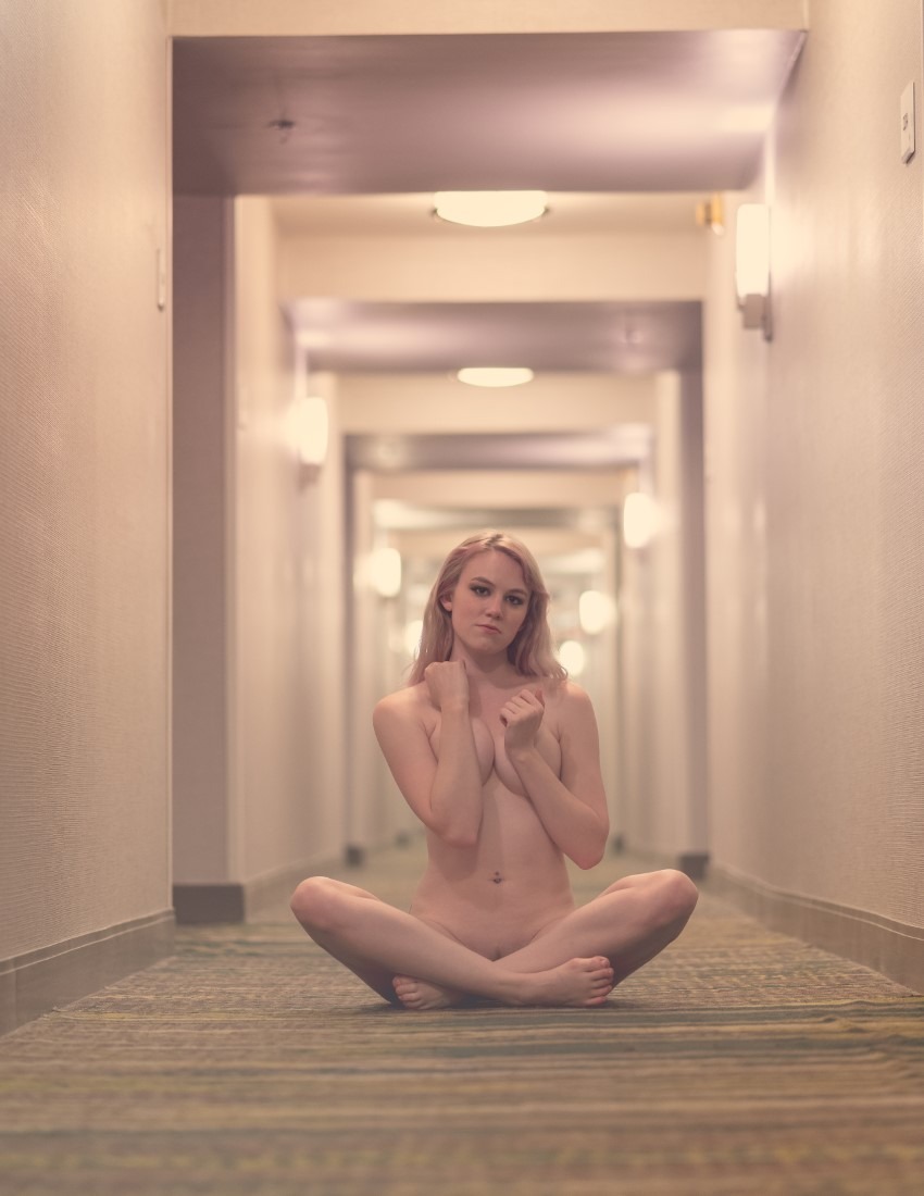 Fun In A Hotel - Hannah Elliott & Len Testa Image 18