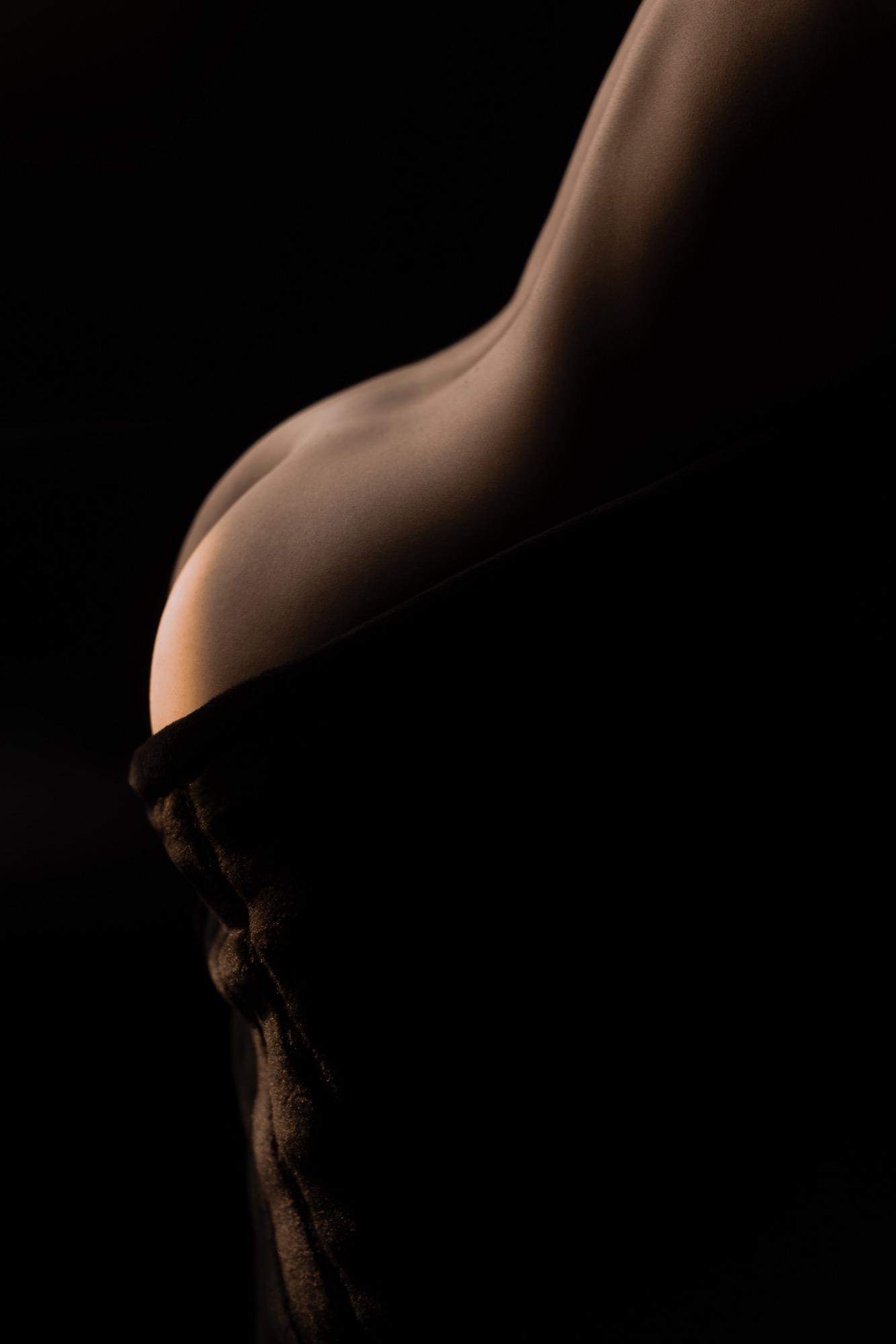 Gold On Black - Natallya Shevchenko Image 4