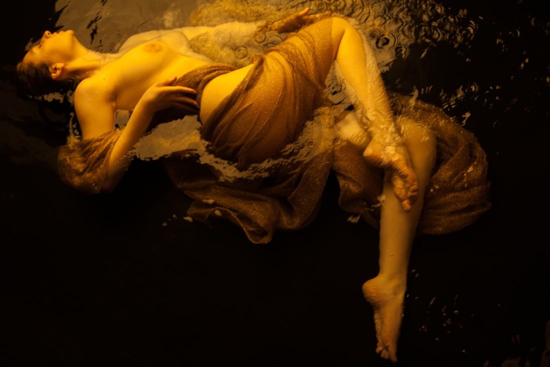 Gold - Vika Kaminskaya & Anastasya Lyskowet Image 5
