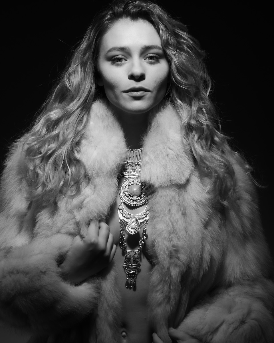 Hollywood Glamour in Black and White - Alice Antoinette & Doug Hansgat Image 4