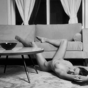 Hollywood Starlet Elizabeth Electra Taylor Reyes 2 Xp5io06 Boudoir Poses on the Couch or Sofa