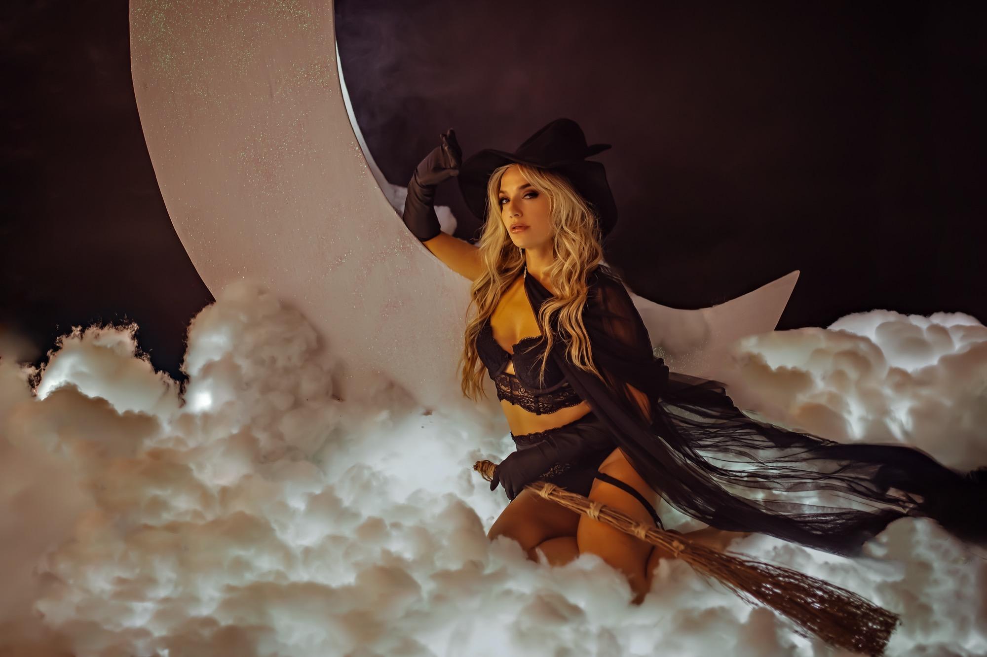 I Put A Spell On You - Lisa Lutz & Heather Foster Image 9