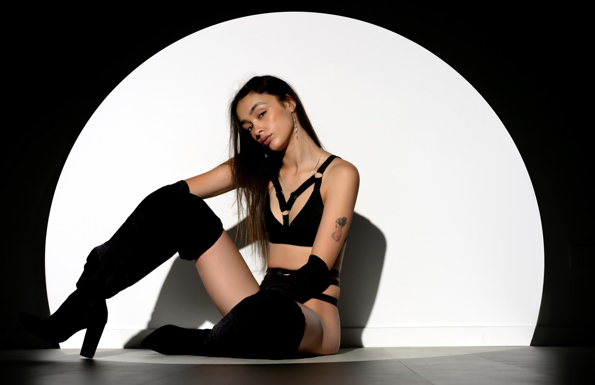 In The Spotlight - Murray Richards & Jessie Neale Image 7