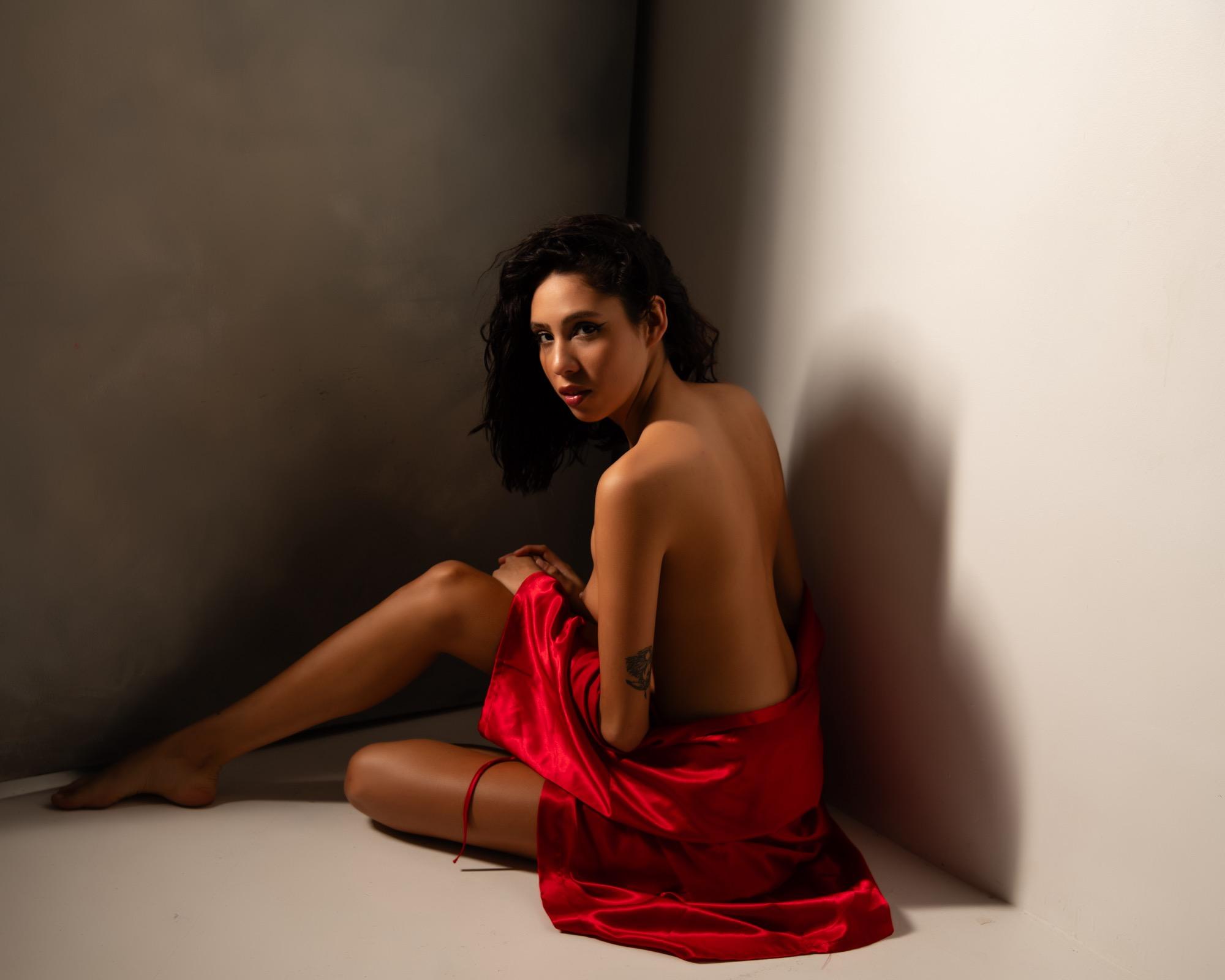 Julia Antonela - Mbaphotostudio & Julia Antonela Molina Pérez Image 1