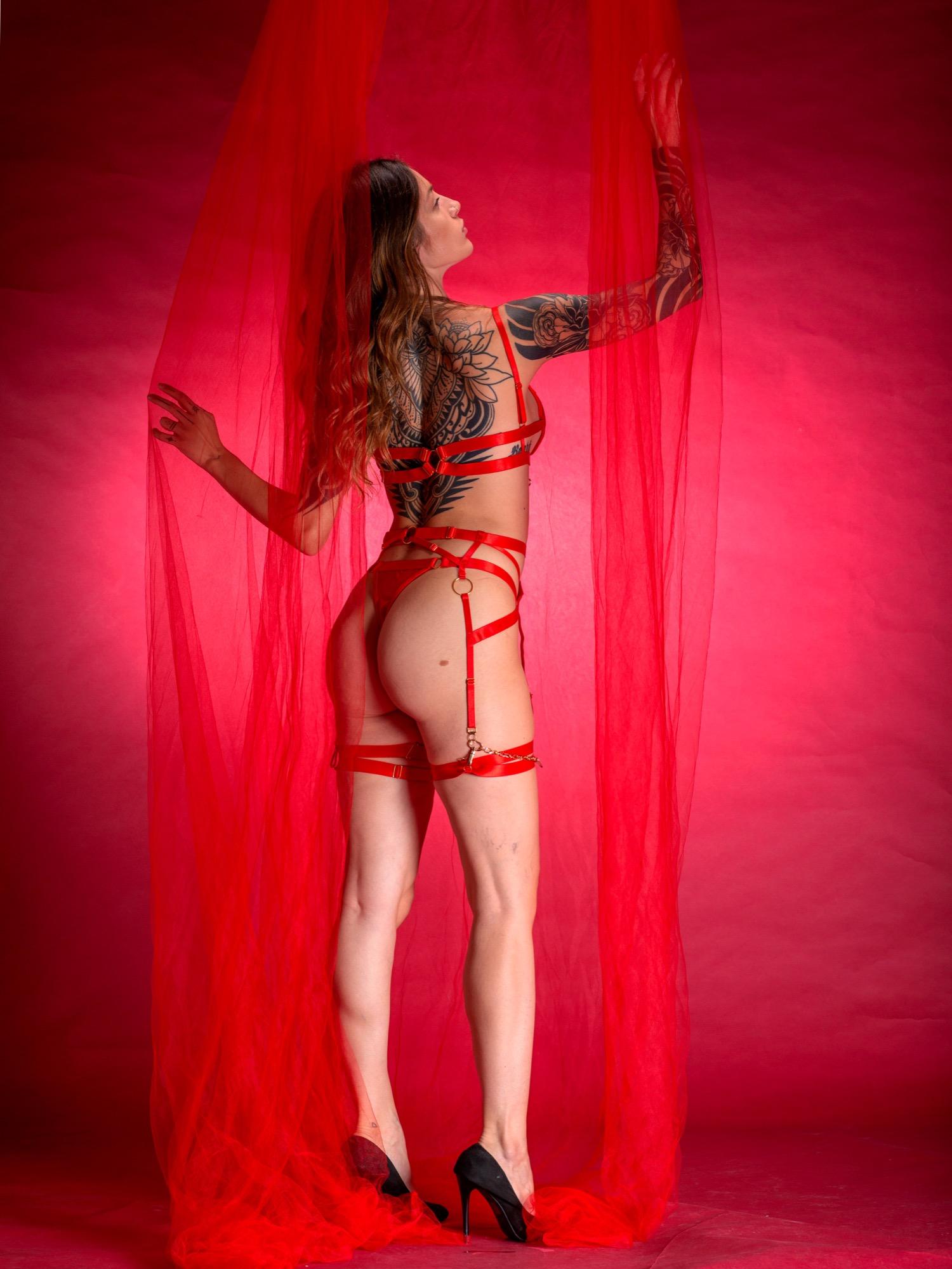 Kiara In Red&black - Vincenzo Mattei & Kiara Cekici